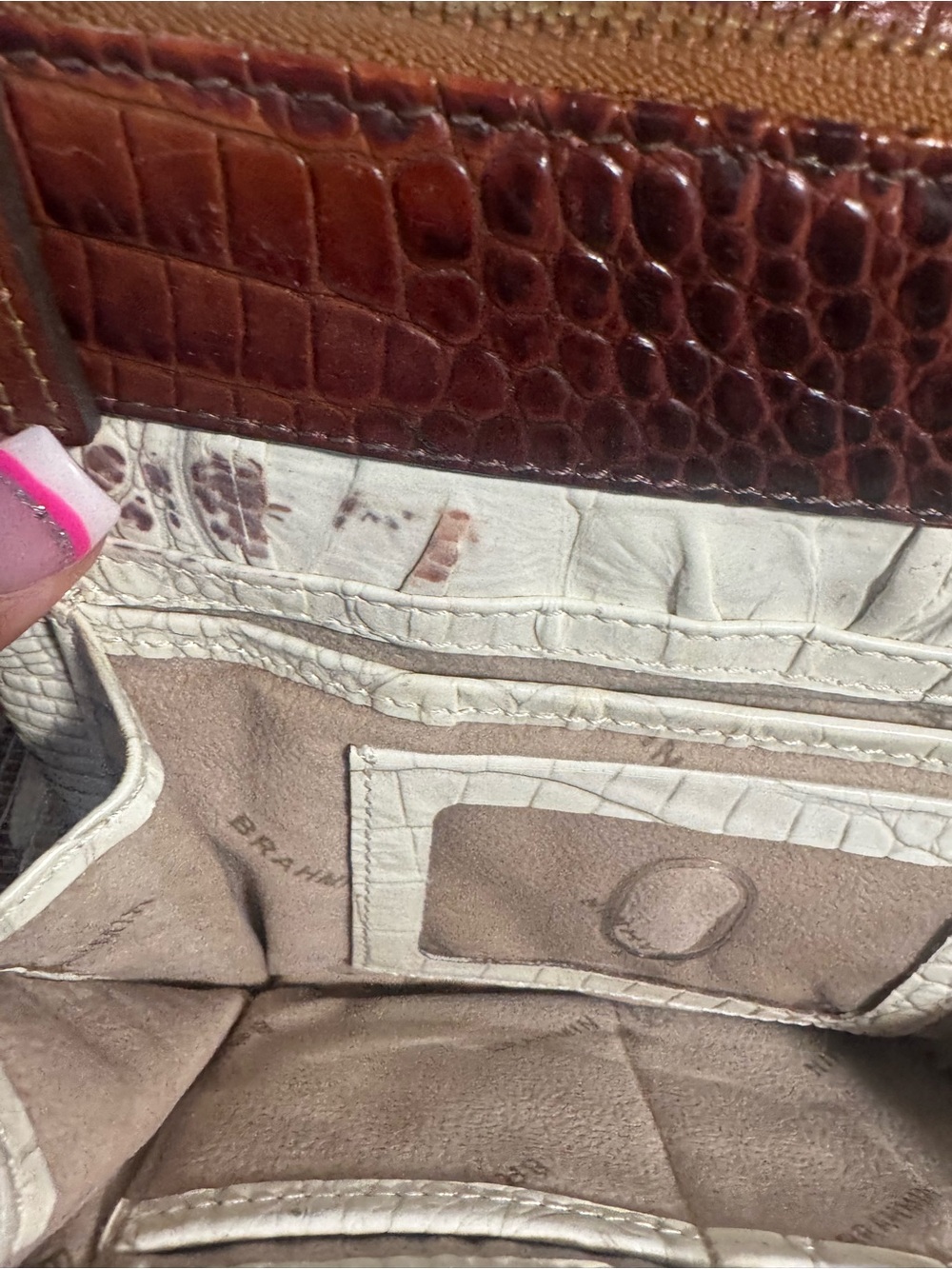 Brahmin Croc-Embossed Crossbody 3 Compartments Middle One w/ Magnetic Closure - Picture 7 of 15